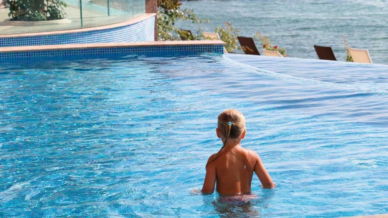 Luxurious And Panoramic Apartments At The Beach In La Mer Complex Zlatni pjasătsi Eksteriør bilde