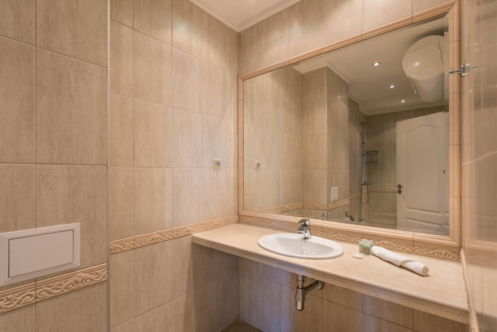 Luxurious And Panoramic Apartments At The Beach In La Mer Complex Zlatni pjasătsi Eksteriør bilde