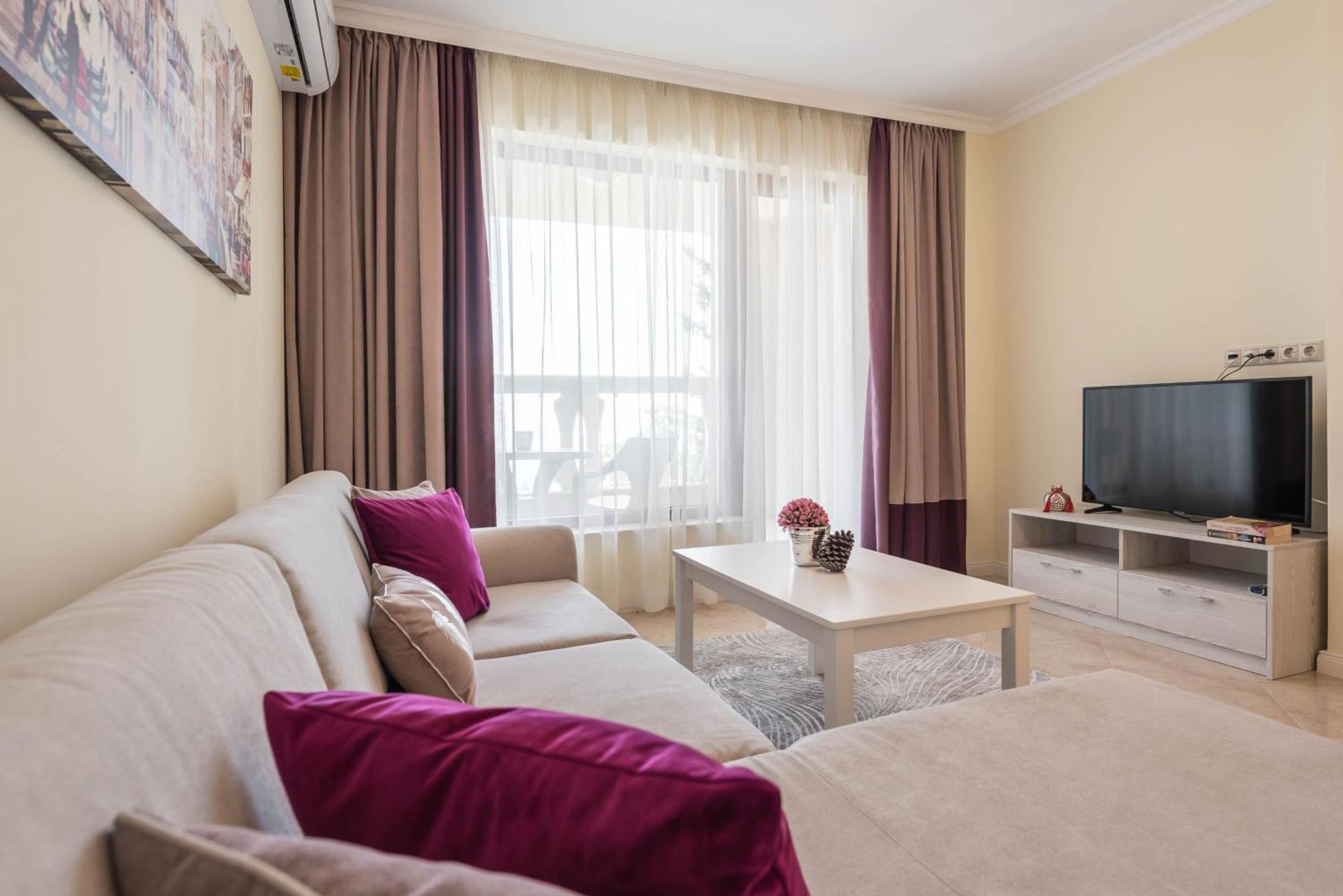 Luxurious And Panoramic Apartments At The Beach In La Mer Complex Zlatni pjasătsi Eksteriør bilde
