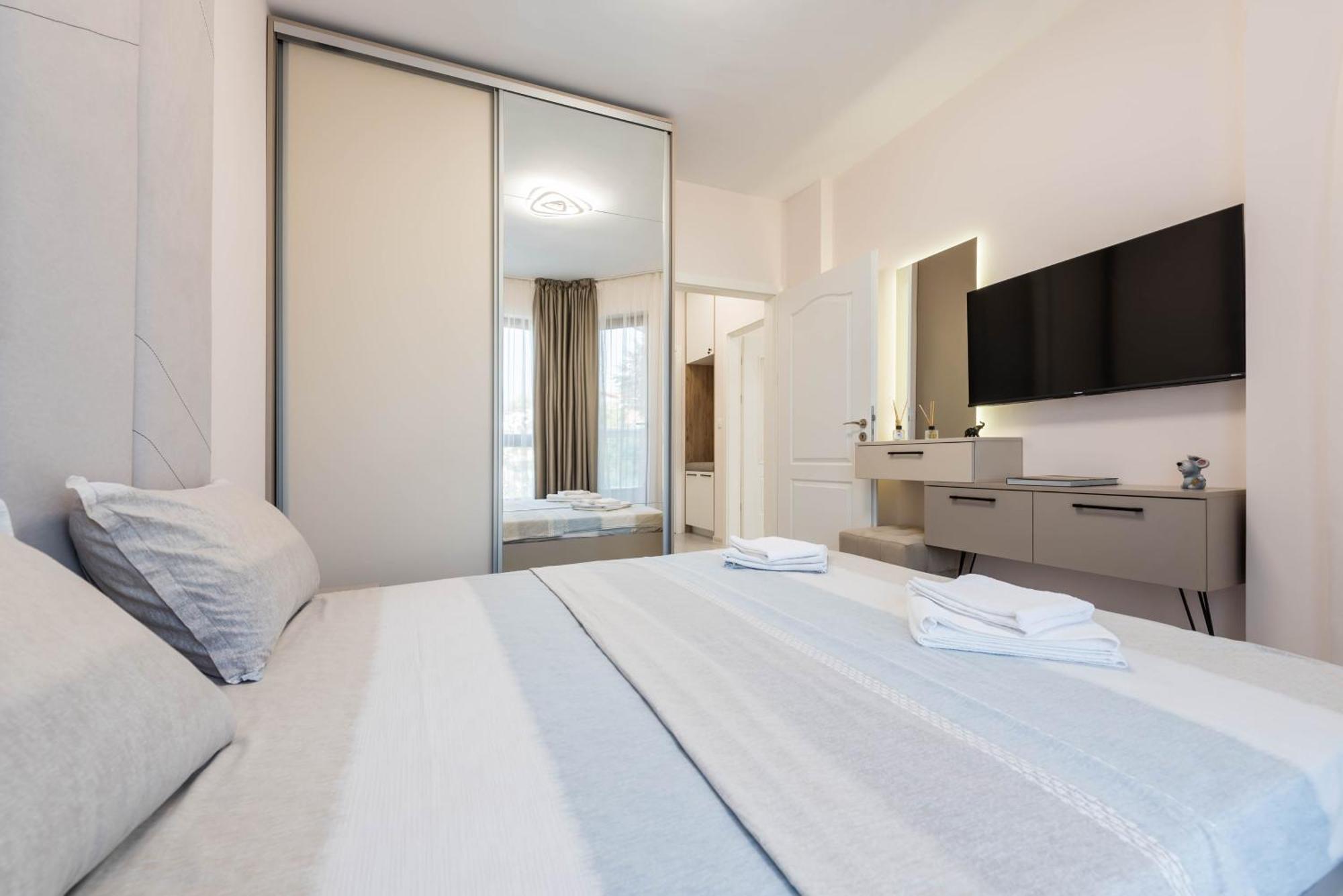 Luxurious And Panoramic Apartments At The Beach In La Mer Complex Zlatni pjasătsi Eksteriør bilde