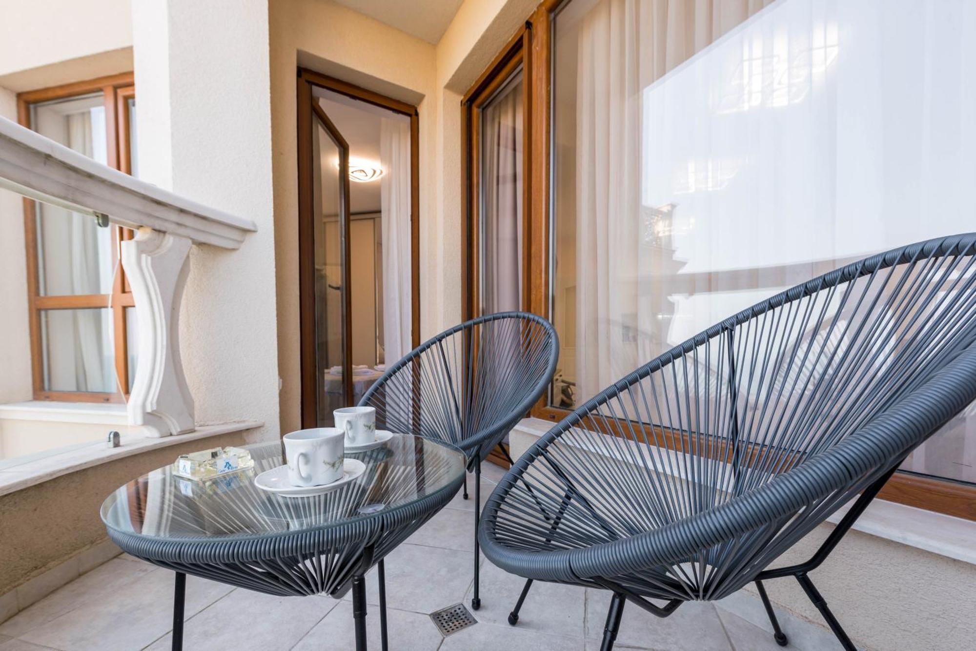 Luxurious And Panoramic Apartments At The Beach In La Mer Complex Zlatni pjasătsi Eksteriør bilde